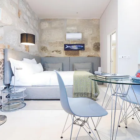 On - Free Parking & Pet Friendly *