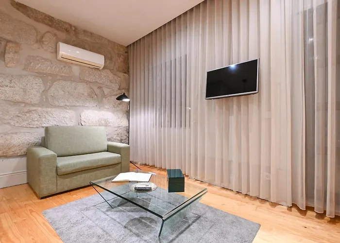 On - Free Parking & Pet Friendly