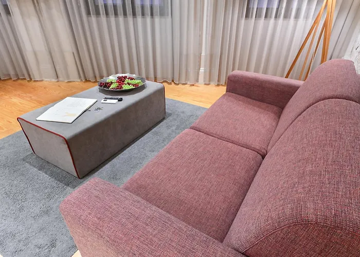 On - Free Parking & Pet Friendly *