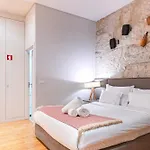 On - Free Parking & Pet Friendly