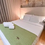 On - Free Parking & Pet Friendly * Oporto