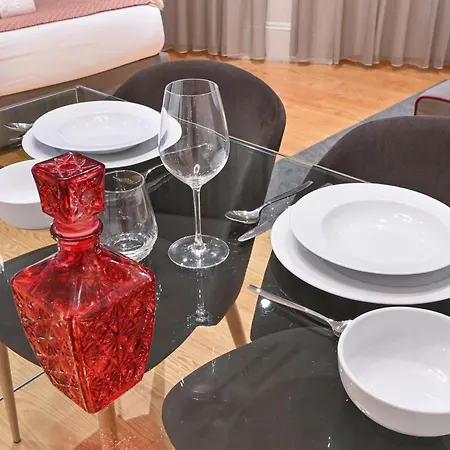 On - Free Parking & Pet Friendly *