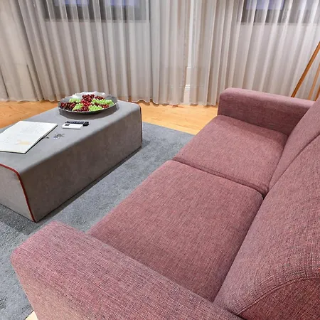 On - Free Parking & Pet Friendly *