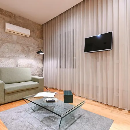 On - Free Parking & Pet Friendly