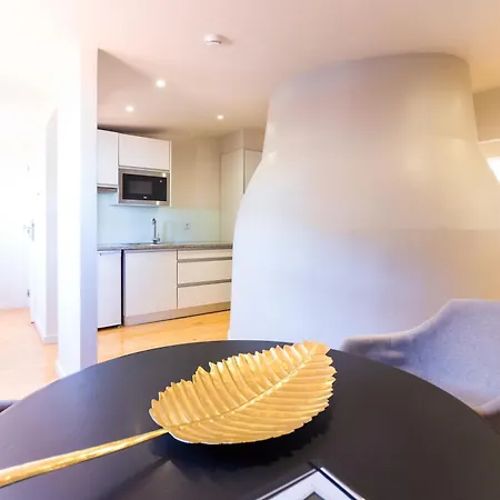 On - Free Parking & Pet Friendly * Oporto