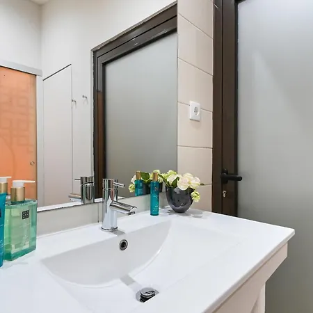 On - Free Parking & Pet Friendly * Oporto