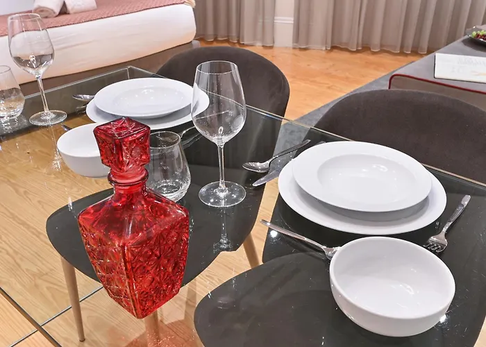 On - Free Parking & Pet Friendly *