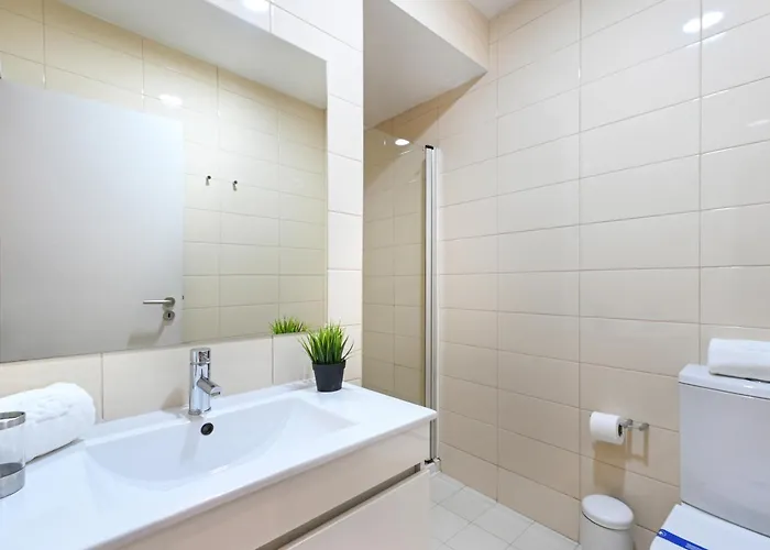 On - Free Parking & Pet Friendly