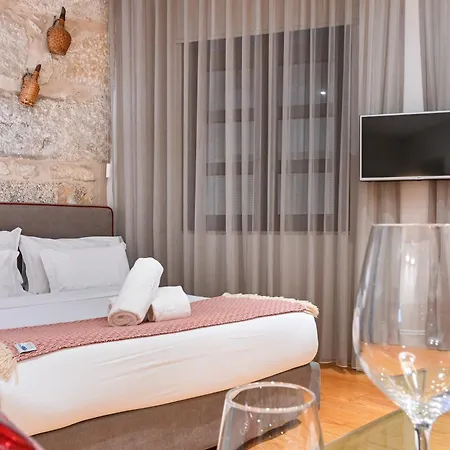 On - Free Parking & Pet Friendly