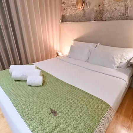 On - Free Parking & Pet Friendly * Oporto