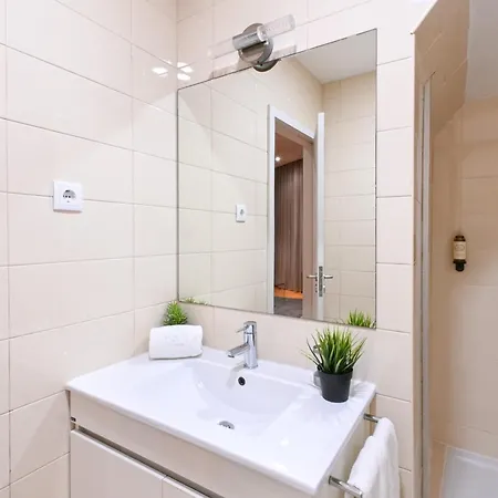On - Free Parking & Pet Friendly * Oporto