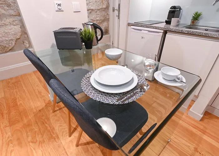 On - Free Parking & Pet Friendly Apartment *