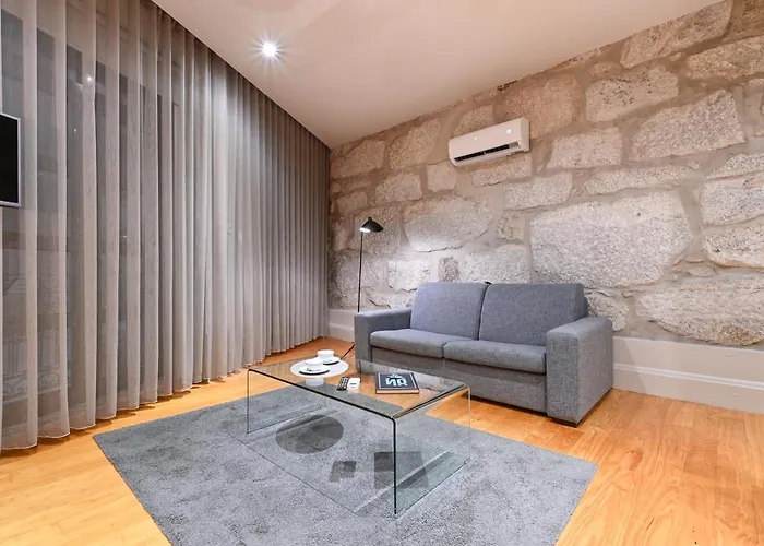 On - Free Parking & Pet Friendly Apartment *