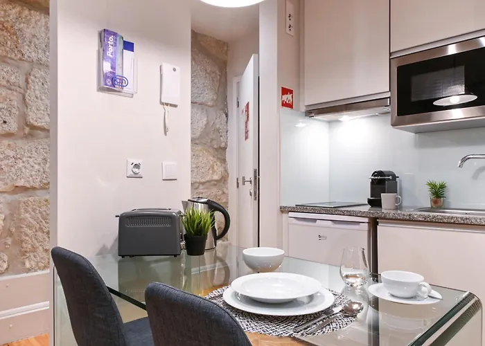 On - Free Parking & Pet Friendly Apartment