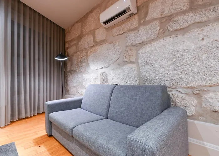 On - Free Parking & Pet Friendly *