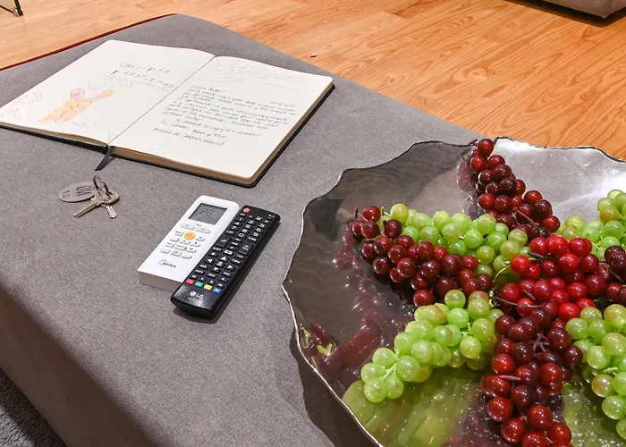 On - Free Parking & Pet Friendly Apartment *