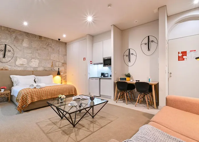 On - Free Parking & Pet Friendly Apartment